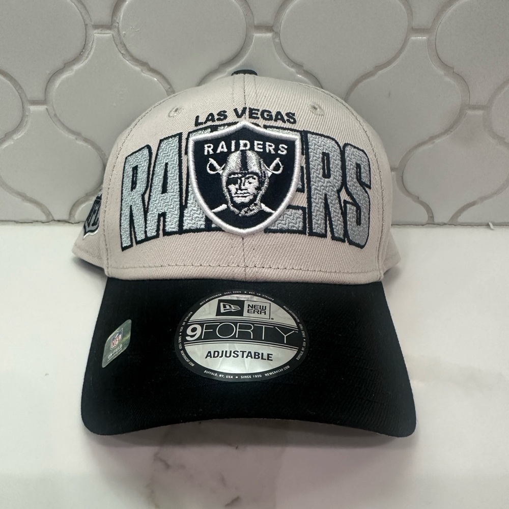 Las Vegas Raiders New Era Adjustable Cap - Black and White
